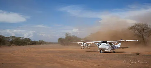 Cessna, survol des lacs Magadi et Natron