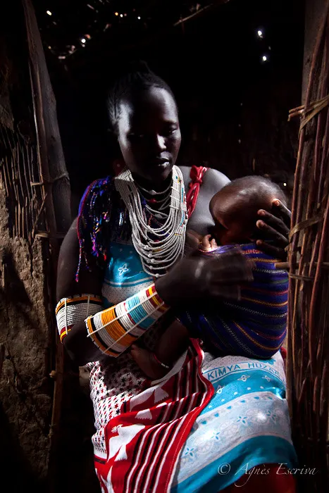 Femme masaï et son enfant