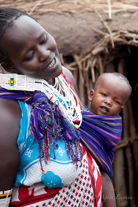 Femme masaï et son enfant